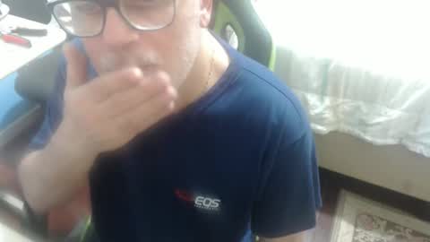 Snapshot of manotcheblu chatting on 31, 10, 2025 manotcheblu online show from 31, 10, 2025