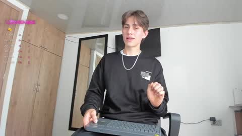 manucute 23  online show from 28, 2, 2025