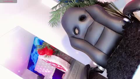 Manuela Kingsley online show from 15, 2, 2025