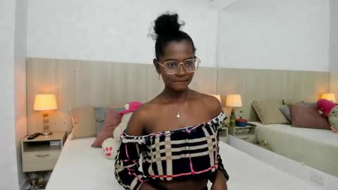 Mara Sinclair online show from 7, 6, 2026