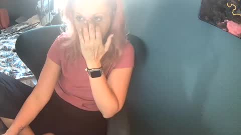 Snapshot of margolane chatting on 16, 9, 2025 Elle online show from 16, 9, 2025