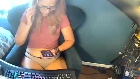 Snapshot of margolane chatting on 17, 9, 2025 Elle online show from 17, 9, 2025