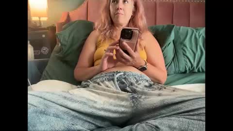 Snapshot of margolane chatting on 28, 9, 2025 Elle online show from 28, 9, 2025