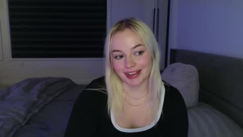 Snapshot of margot_robbie7 chatting on 19, 11, 2025 margot_robbie7 online show from 19, 11, 2025