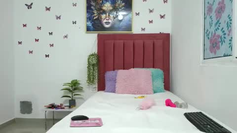 Snapshot of mari_curls chatting on 17, 10, 2025 mari_curls online show from 17, 10, 2025