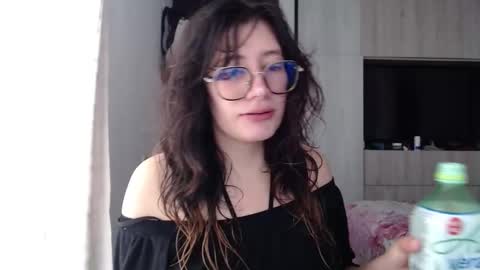 Snapshot of mariana124_ chatting on 1, 10, 2025 Mariana online show from 1, 10, 2025
