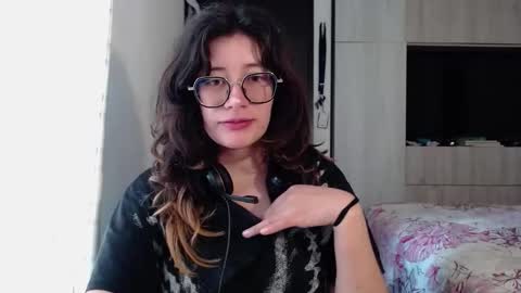 Snapshot of mariana124_ chatting on 10, 10, 2025 Mariana online show from 10, 10, 2025