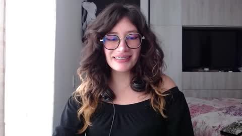 Snapshot of mariana124_ chatting on 15, 10, 2025 Mariana online show from 15, 10, 2025