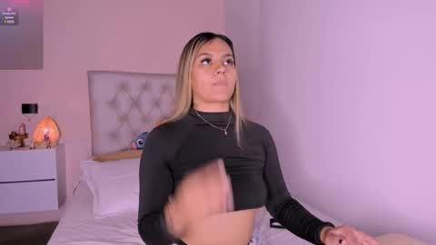 Snapshot of mariana__roe chatting on 28, 2, 2025 Mariana Roe online show from 28, 2, 2025