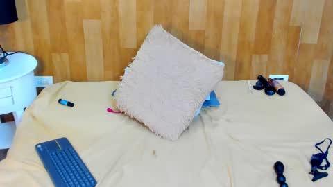 Mariana Angel online show from 25, 2, 2025