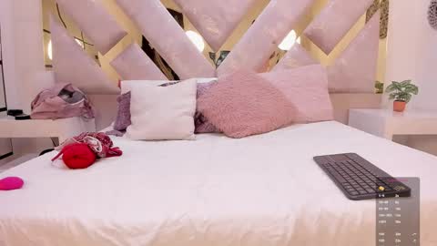 Marianee Rousse  online show from 30, 10, 2025