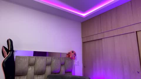 M A R I A N E online show from 5, 12, 2025