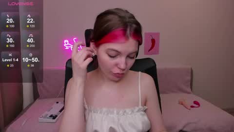 Snapshot of marie_reyess chatting on 10, 5, 2026 Marie 3 online show from 10, 5, 2026