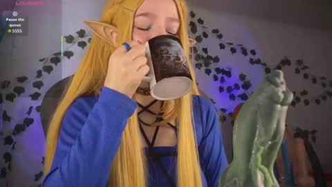 Mariel Gold online show from 7, 10, 2025