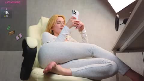 Snapshot of marietta__castro chatting on 10, 12, 2024 Marietta online show from 10, 12, 2024