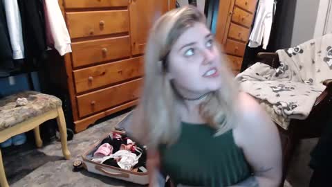 Snapshot of marigoldrue chatting on 25, 9, 2025 marigoldrue online show from 25, 9, 2025