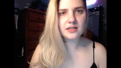 Snapshot of marigoldrue chatting on 27, 9, 2025 marigoldrue online show from 27, 9, 2025