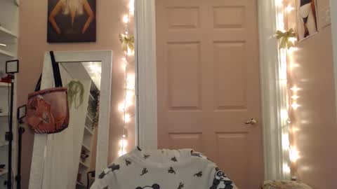 Snapshot of marigoldrue chatting on 7, 1, 2026 marigoldrue online show from 7, 1, 2026