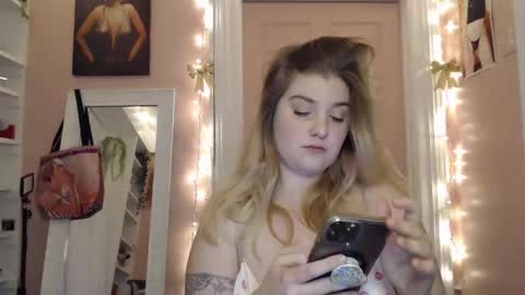 Snapshot of marigoldrue chatting on 9, 1, 2026 marigoldrue online show from 9, 1, 2026