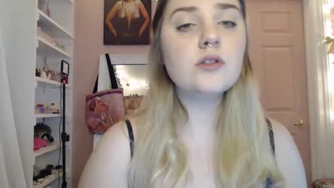 Snapshot of marigoldrue chatting on 14, 1, 2026 marigoldrue online show from 14, 1, 2026