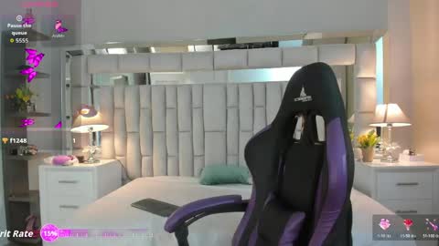 mariiahneedles online show from 15, 4, 2026