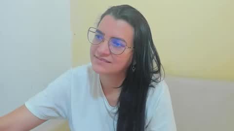 Snapshot of marilyn_garcia chatting on 27, 4, 2026 MARILYN SEXY online show from 27, 4, 2026