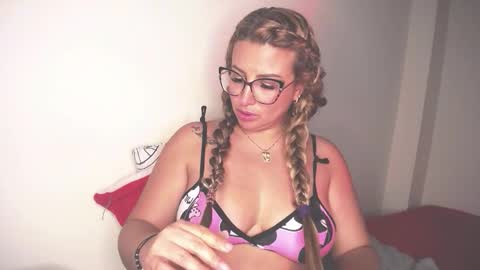 Snapshot of marilynleon chatting on 12, 11, 2025 Marilyn Leon online show from 12, 11, 2025