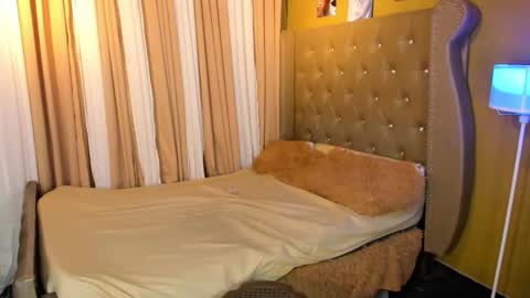 IM YOUR BABE GIRL LYCA online show from 14, 12, 2025