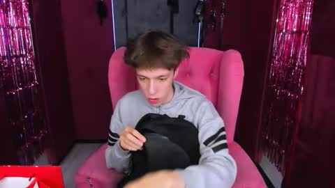 Mark online show from 19, 12, 2025