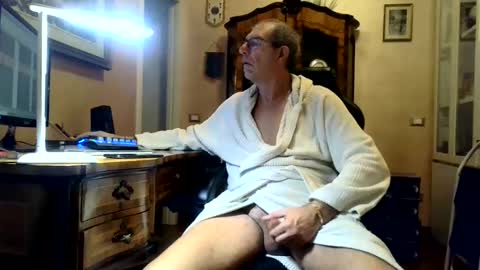 Snapshot of markmarkmark00 chatting on 1, 1, 2025 markmarkmark00 online show from 1, 1, 2025