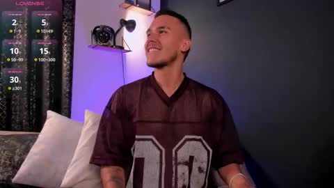 Snapshot of marksantozz chatting on 23, 11, 2025 Mark Santos online show from 23, 11, 2025