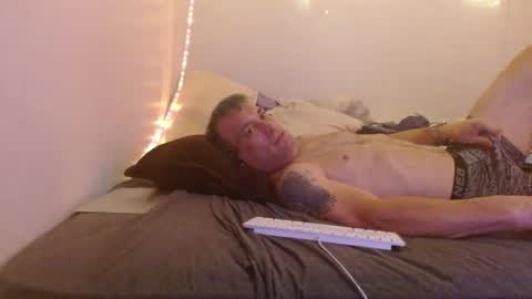 markymark101825061 online show from 5, 1, 2025