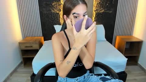Snapshot of maroly_21 chatting on 13, 2, 2025 Maly online show from 13, 2, 2025