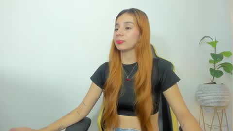 Snapshot of maroly_21 chatting on 15, 11, 2025 Maly online show from 15, 11, 2025