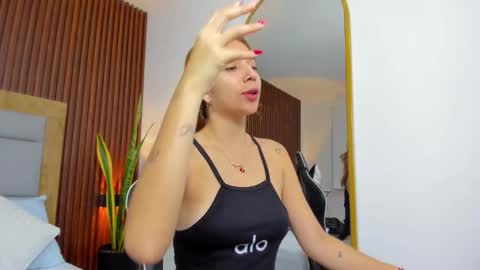 Snapshot of maroly_21 chatting on 17, 11, 2025 Maly online show from 17, 11, 2025