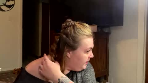 maroon_moon online show from 13, 2, 2025