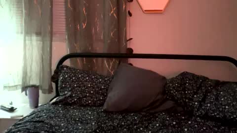 maroon_moon online show from 15, 2, 2025