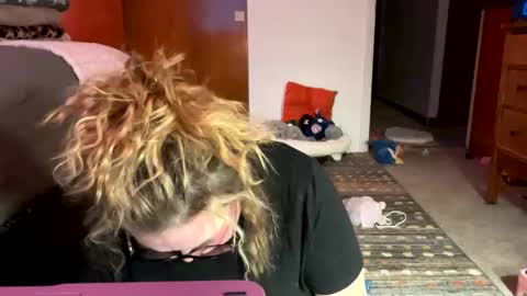 maroon_moon online show from 16, 2, 2025