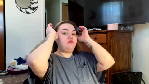 maroon_moon online show from 17, 2, 2025