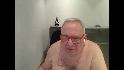Snapshot of martin_1947 chatting on 5, 3, 2025 martin_1947 online show from 5, 3, 2025