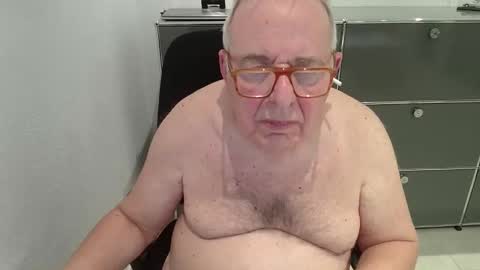 Snapshot of martin_1947 chatting on 8, 1, 2026 martin_1947 online show from 8, 1, 2026