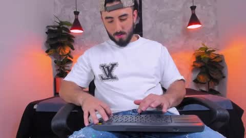 Snapshot of martin_foster_ chatting on 4, 4, 2026 Martin Foster online show from 4, 4, 2026