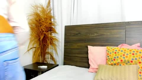 martina mIIler online show from 5, 2, 2025