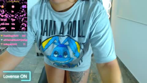 Snapshot of martina_tay chatting on 11, 1, 2025 Hey im martina online show from 11, 1, 2025