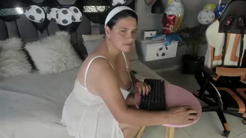 Snapshot of martinamilff chatting on 9, 7, 2026 Martina online show from 9, 7, 2026