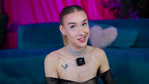 Snapshot of maryj_watson chatting on 13, 10, 2025 Marry Jane online show from 13, 10, 2025