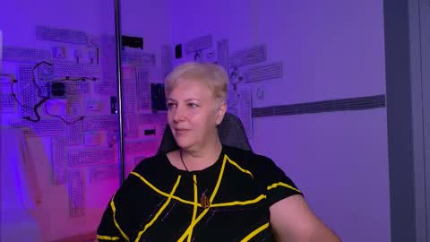 Snapshot of marymogan chatting on 9, 9, 2025 marymogan online show from 9, 9, 2025