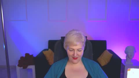 Snapshot of marymogan chatting on 12, 9, 2025 marymogan online show from 12, 9, 2025