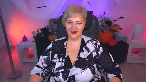 Snapshot of marymogan chatting on 23, 10, 2025 marymogan online show from 23, 10, 2025