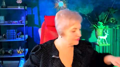 Snapshot of marymogan chatting on 25, 11, 2025 marymogan online show from 25, 11, 2025